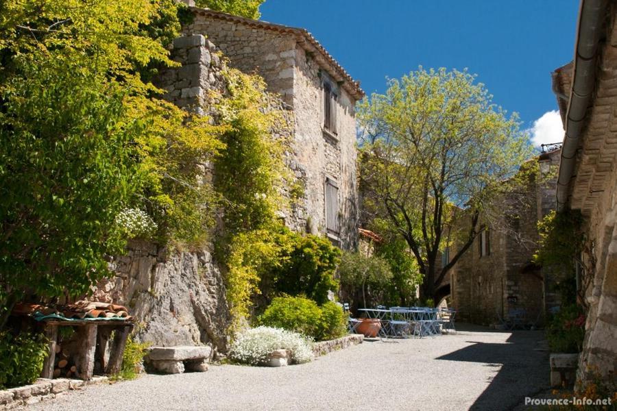 La Calade Hotell Bargème Exteriör bild